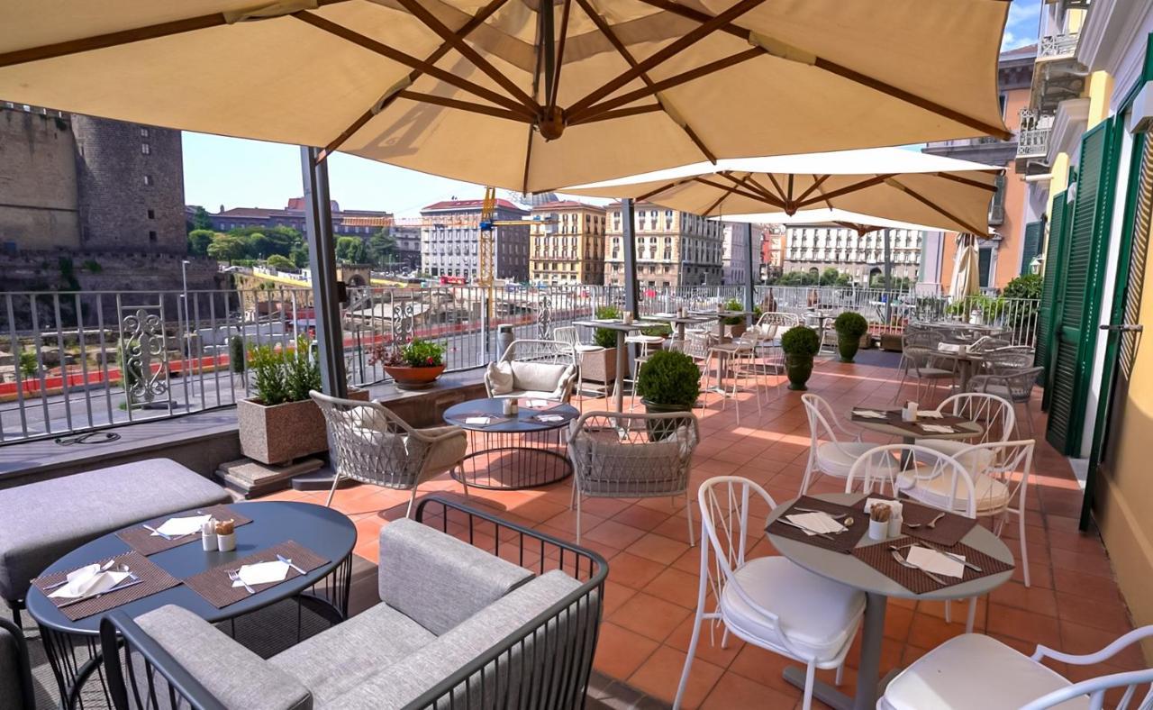 Hotel Mercure Napoli Centro Angioino Exterior foto