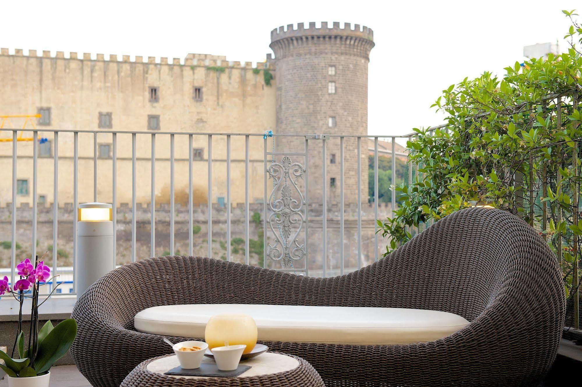 Hotel Mercure Napoli Centro Angioino Exterior foto